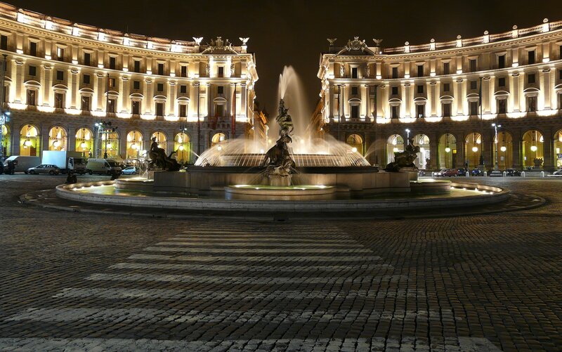 Piazza della Repubblica at night