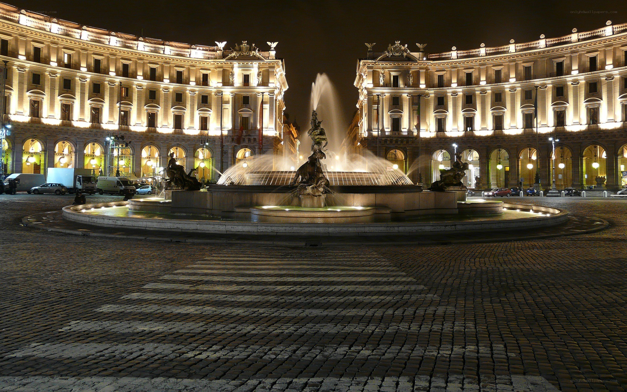 Piazza della Repubblica at night