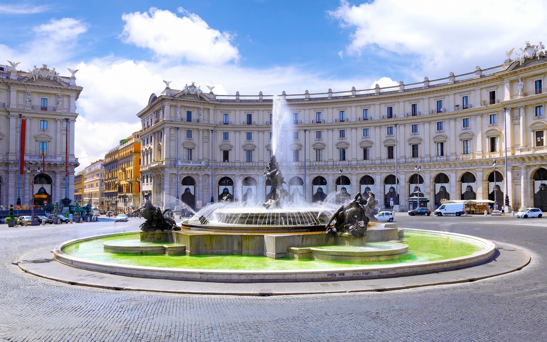 Piazza della Repubblica fountain