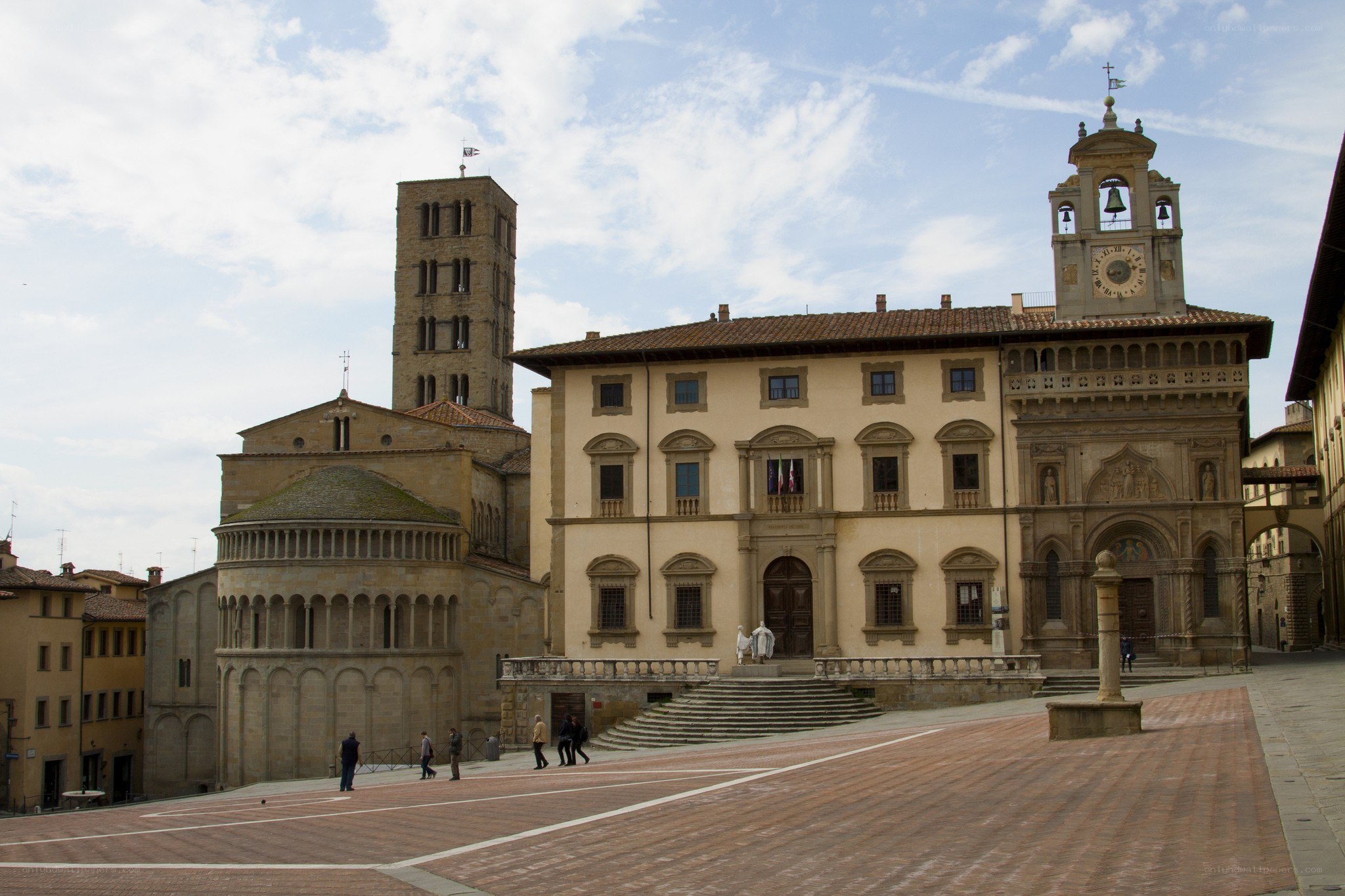 Piazza Duomo in Lucca