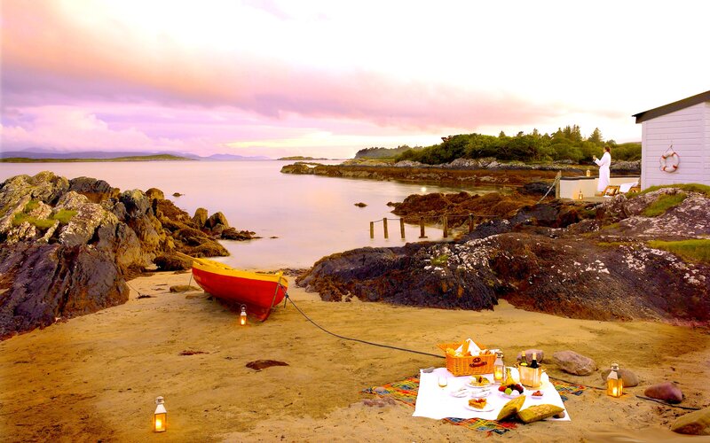 Picnic on Beach — Pink