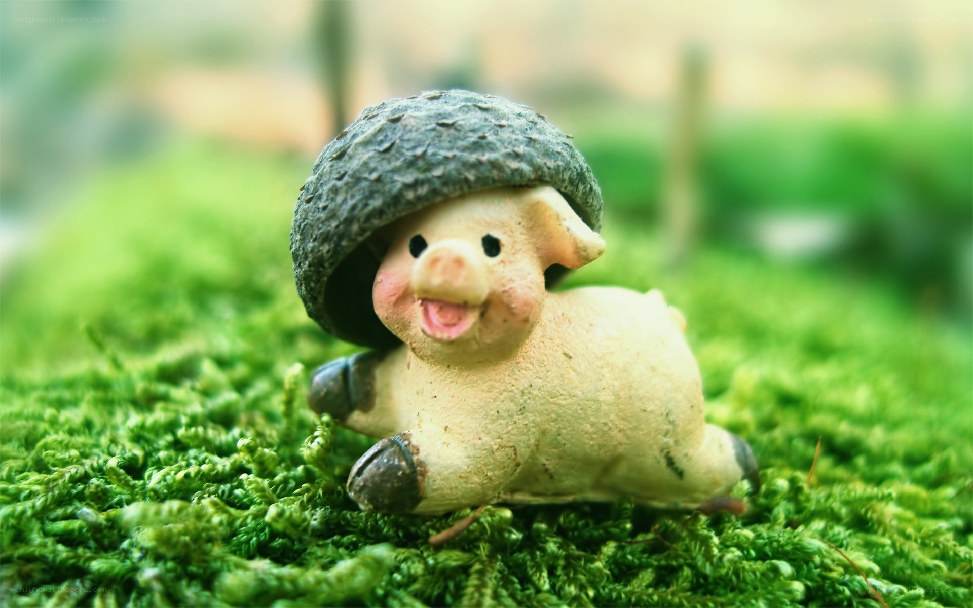 pig figurine with mushroom hat