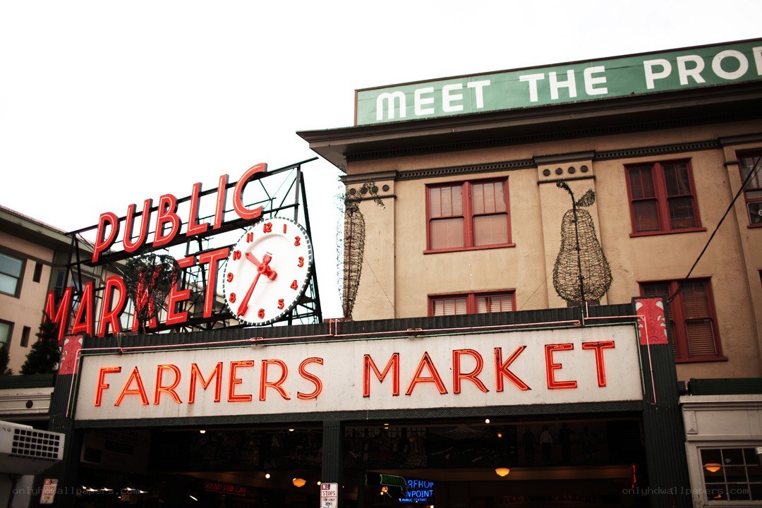 Pike Place Market sign