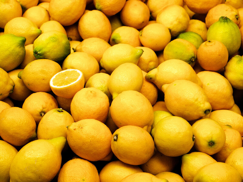 pile of fresh lemons