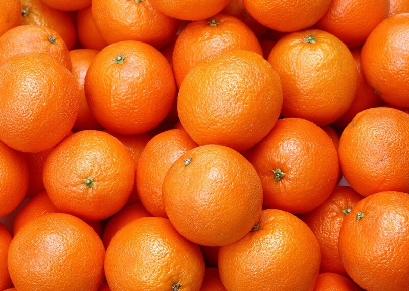 pile of fresh oranges