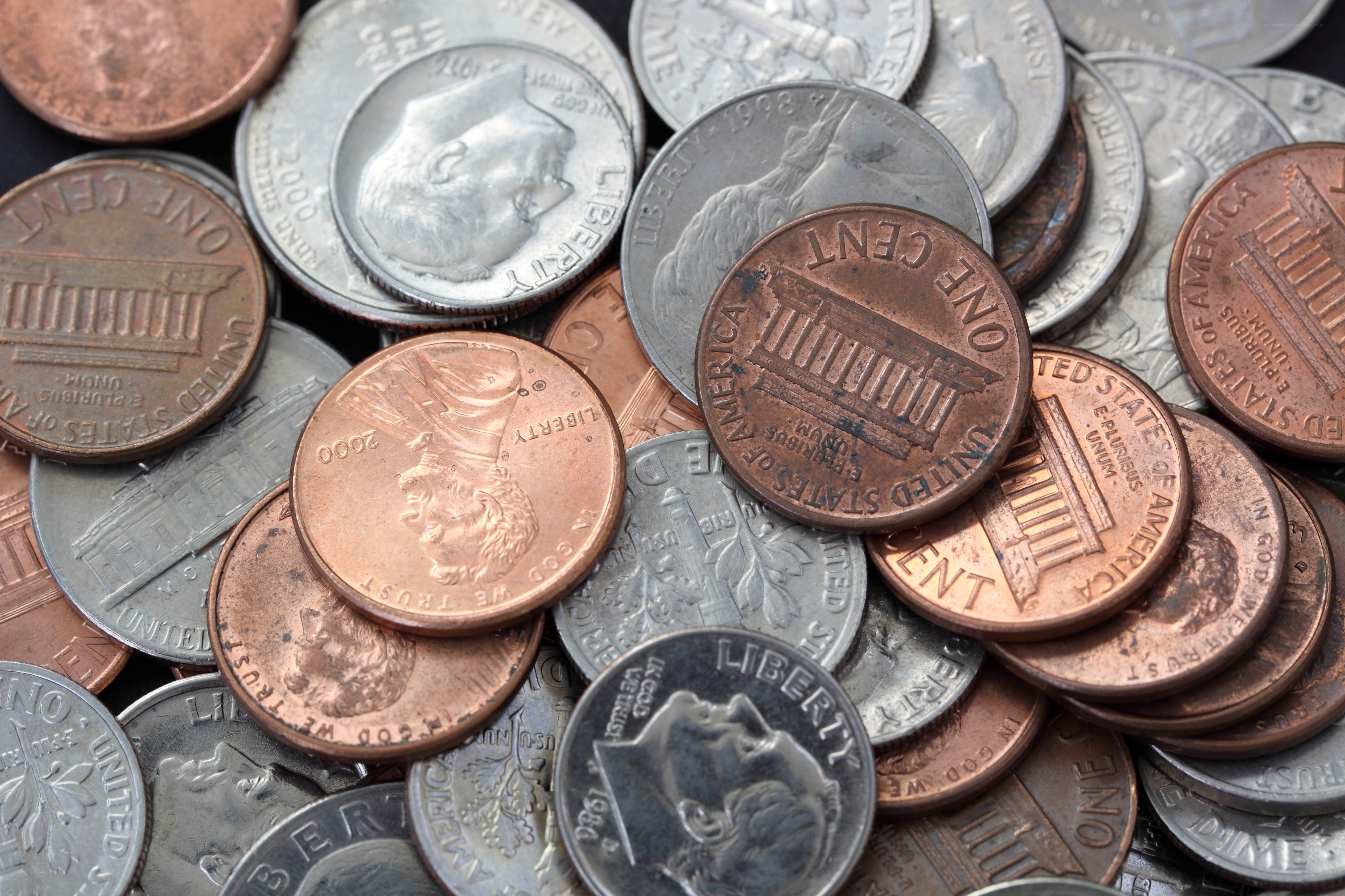 pile of US coins