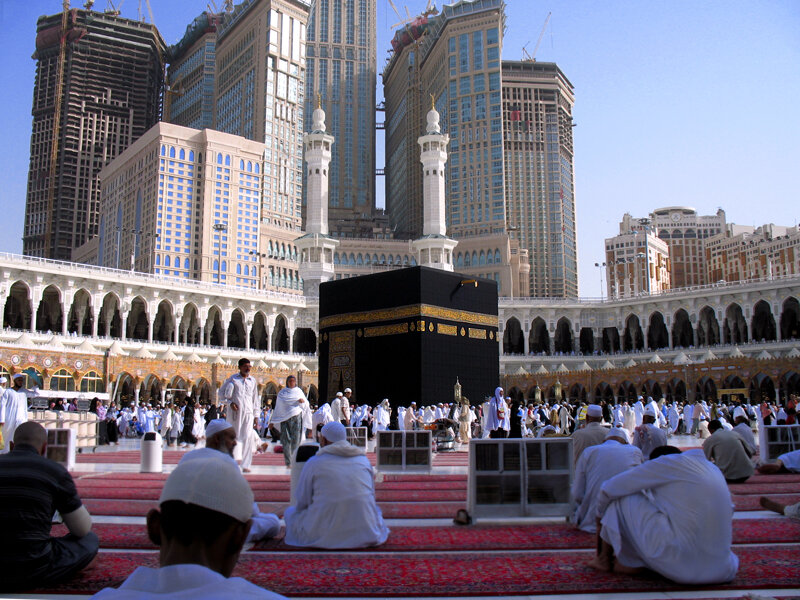 Pilgrims at Kaaba — Black
