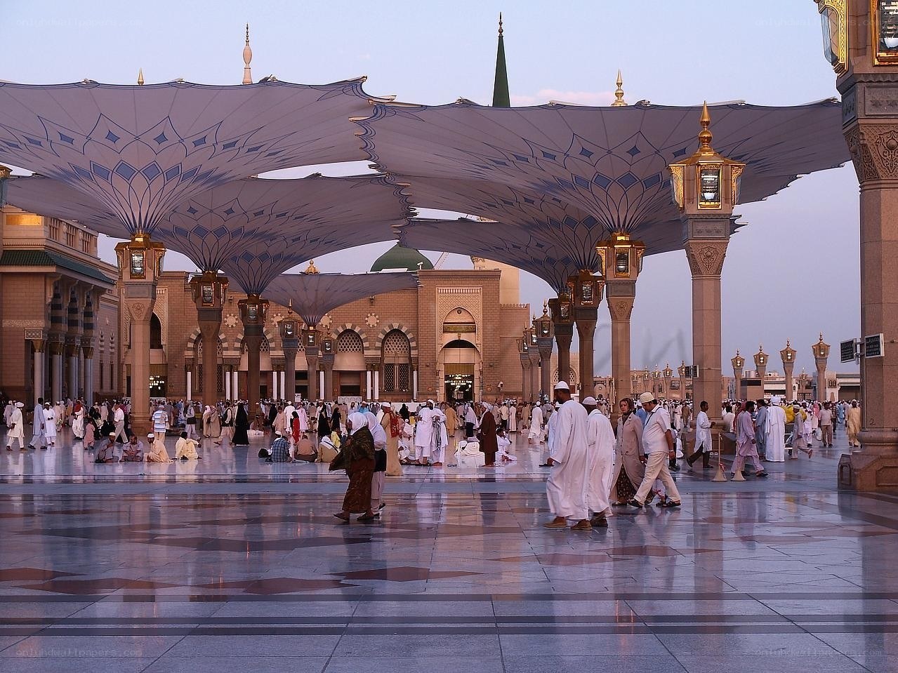 Pilgrims at the Prophet's Mosque
