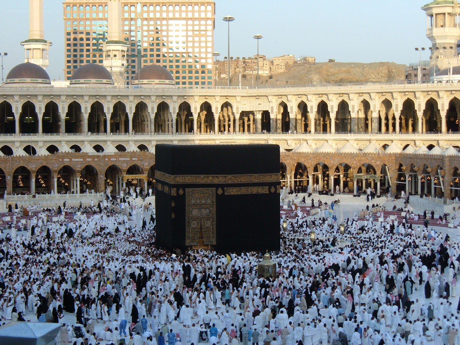 Pilgrims circling the Kaaba