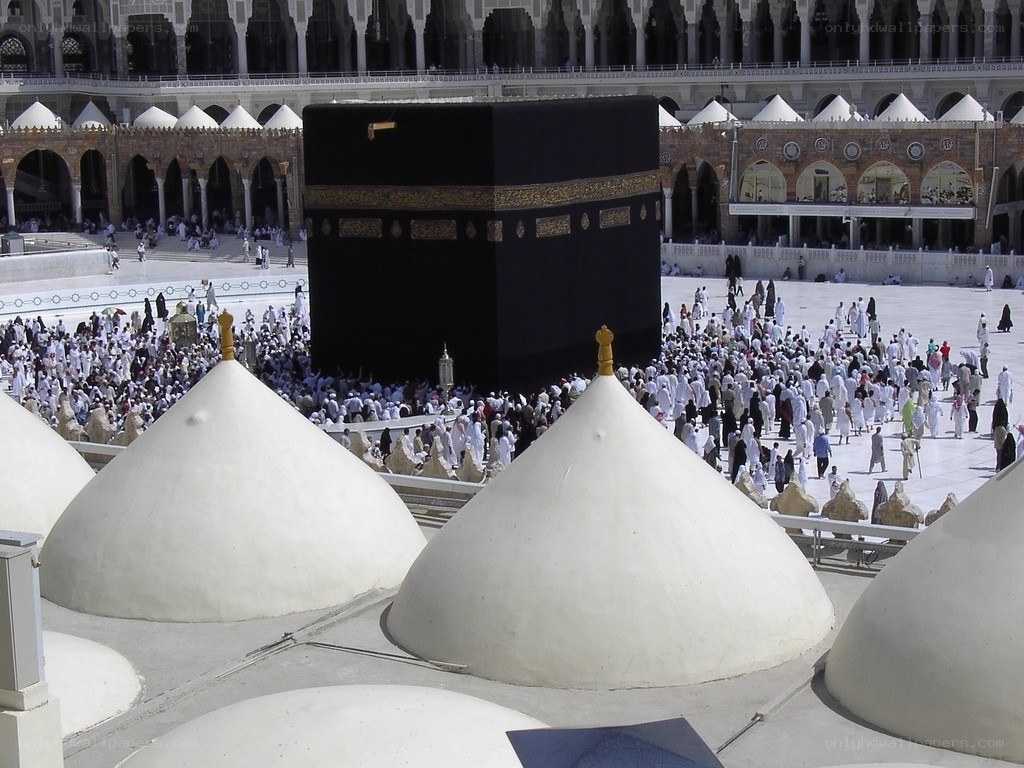 Pilgrims circumambulating the Kaaba