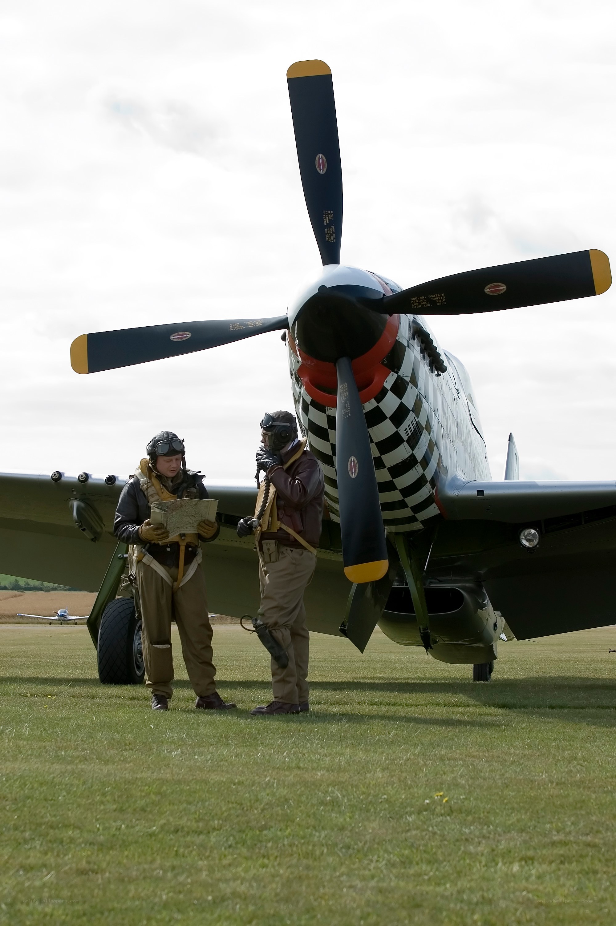 Pilot briefing by vintage plane
