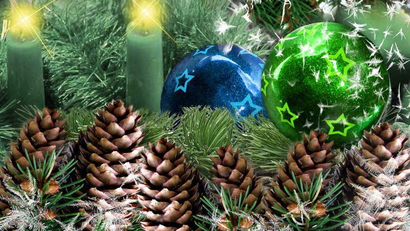 Pine Cones and Ornaments — Green