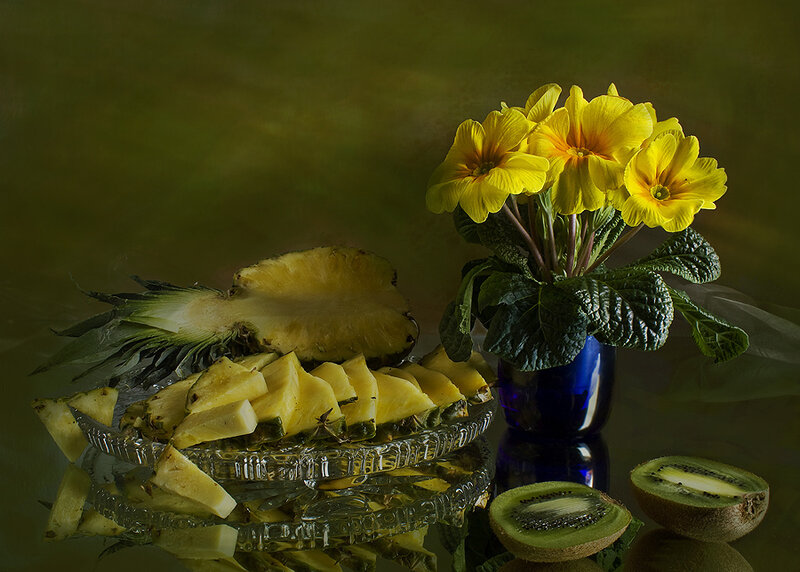 Pineapple and Kiwi Fruit