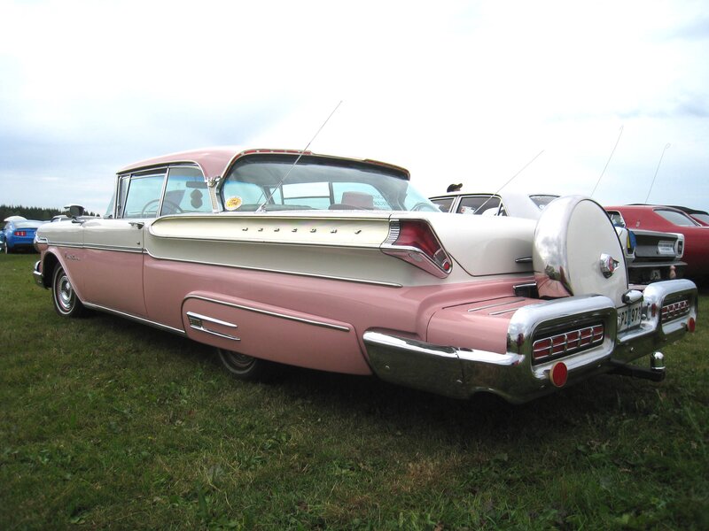 Pink and White Classic Car — Calm, Afternoon