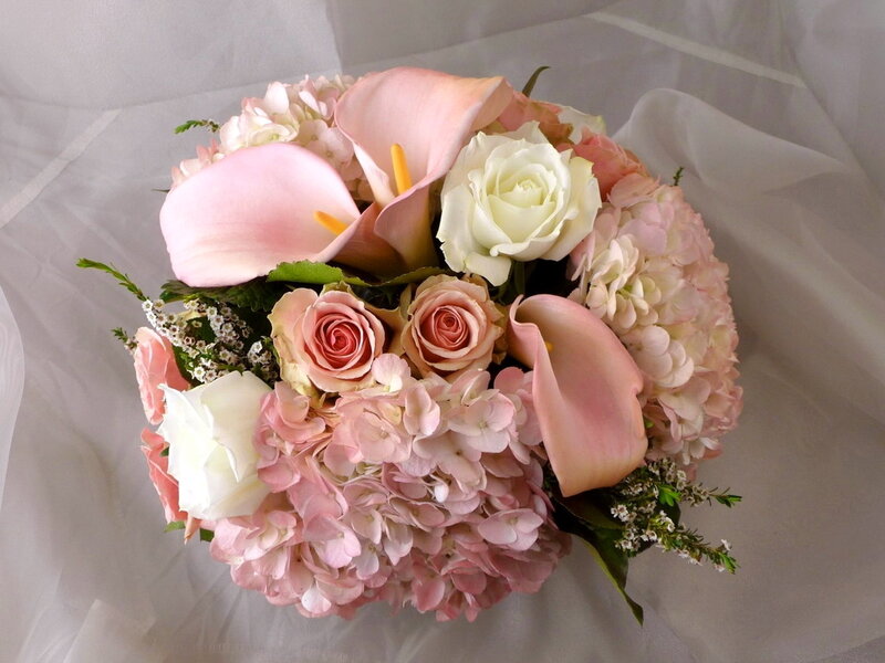 Pink and White Flower Bouquet — Elegant