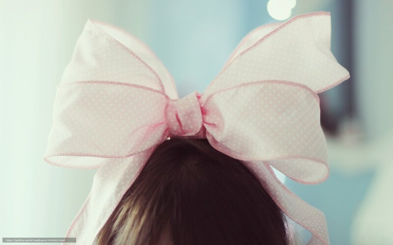 pink bow on head