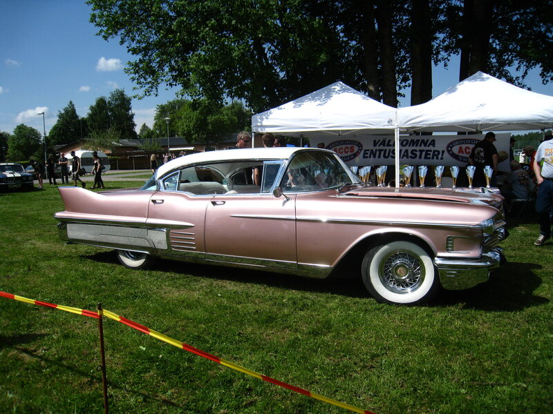 Pink Classic Car — Green