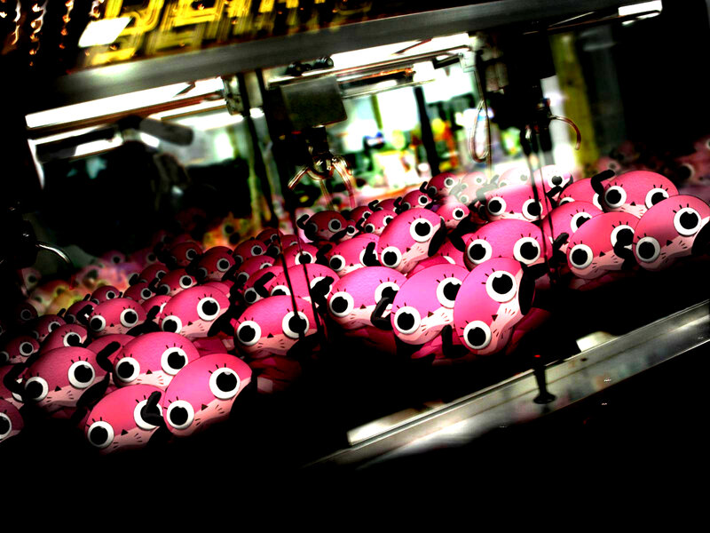 Pink claw machine toys