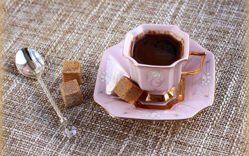 Pink coffee cup with sugar cubes