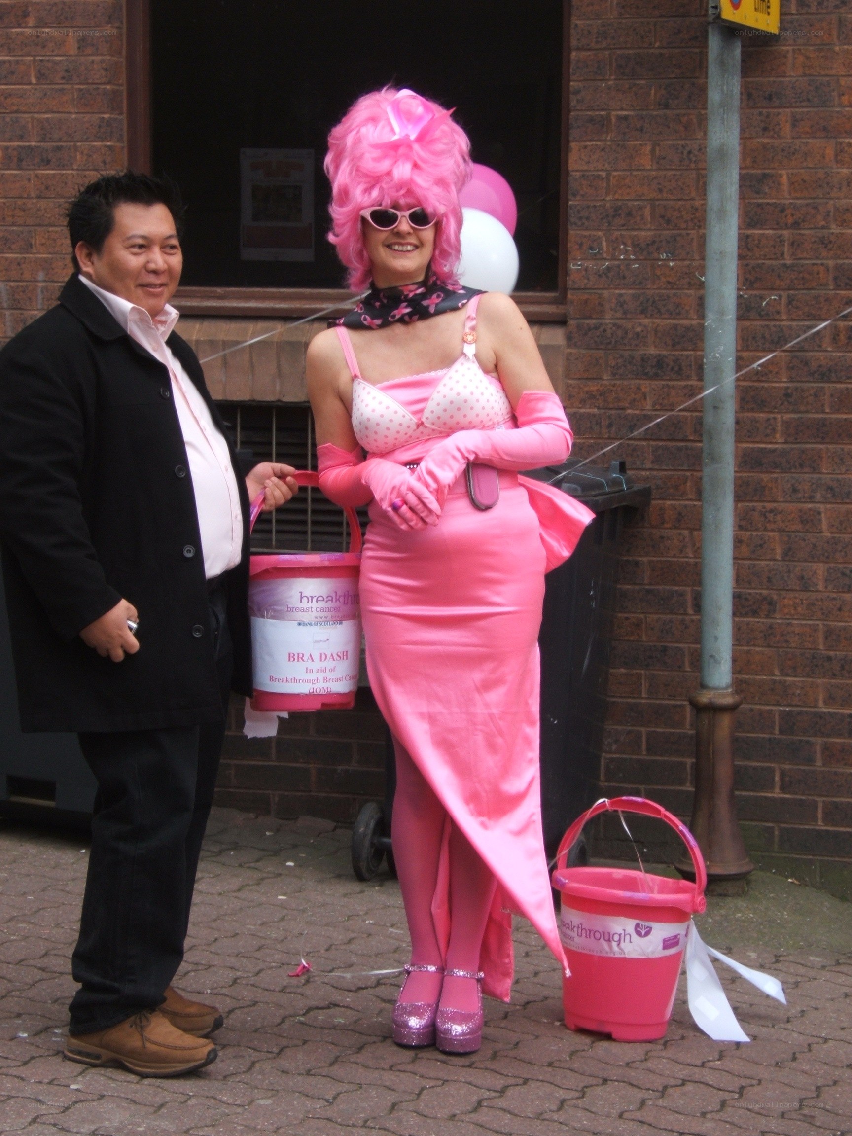 Pink-costumed fundraiser duo