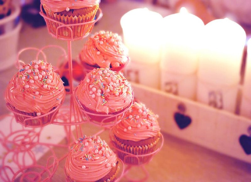 Pink Cupcakes on Stand — Warm