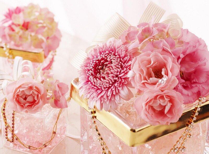 Pink floral perfume boxes