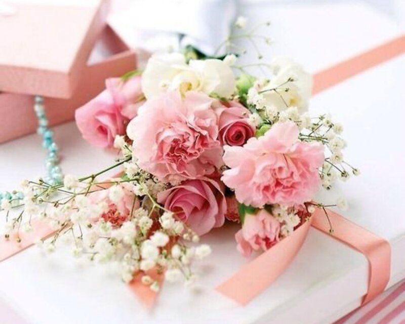 Pink Flower Bouquet — Calm, Photograph, Gift Box