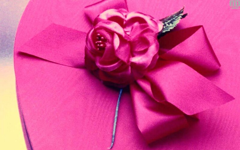 Pink Gift Box with Bow — Magenta