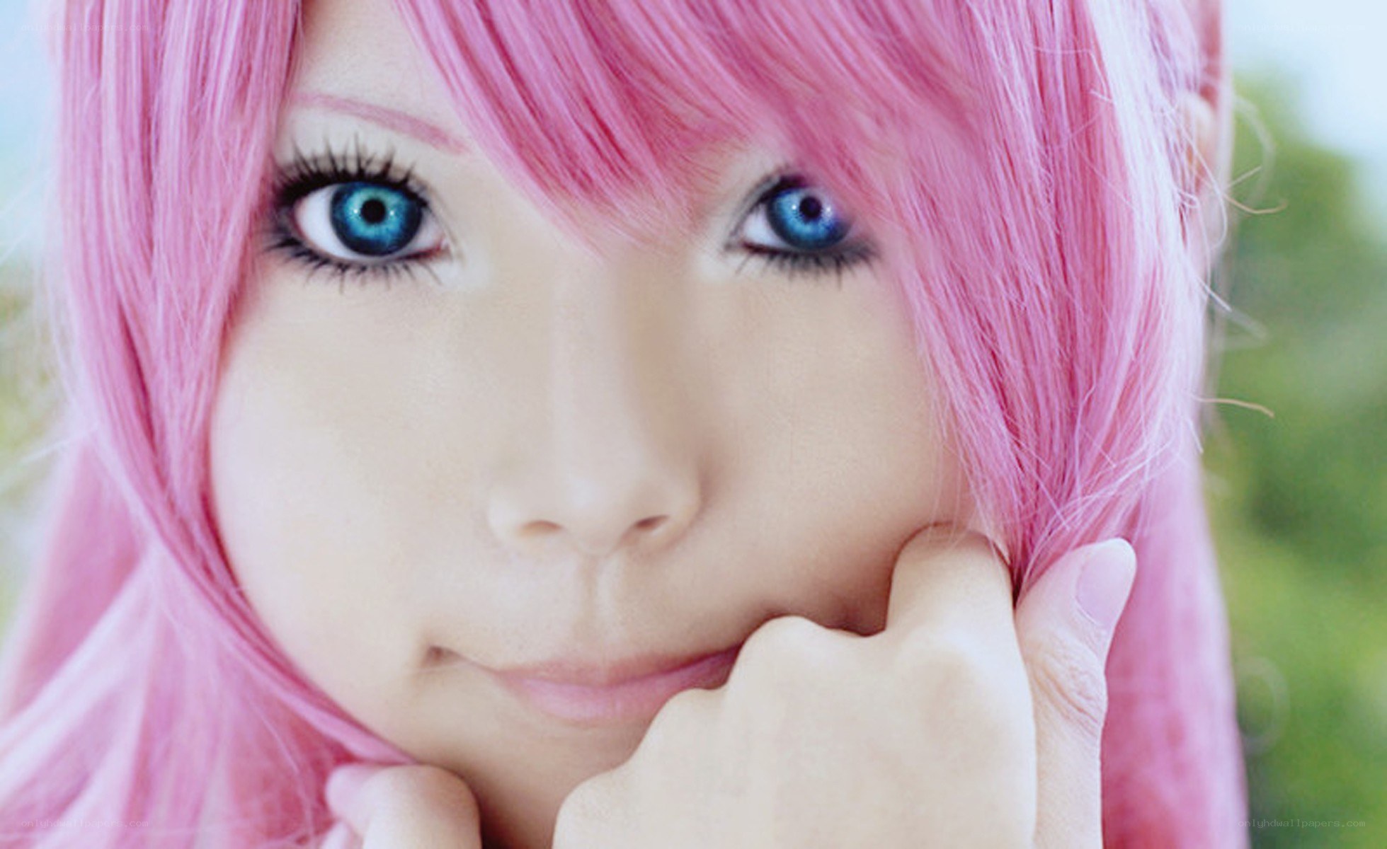 pink-haired anime character
