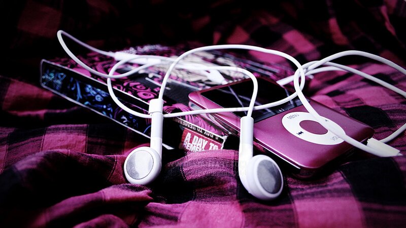 Pink Ipod with Earbuds