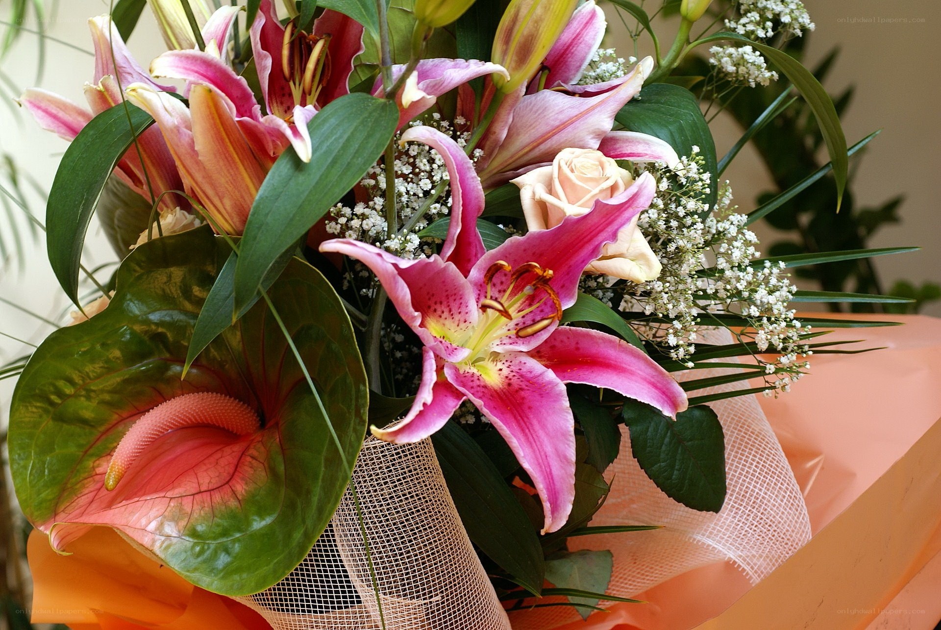 Pink lilies and roses bouquet