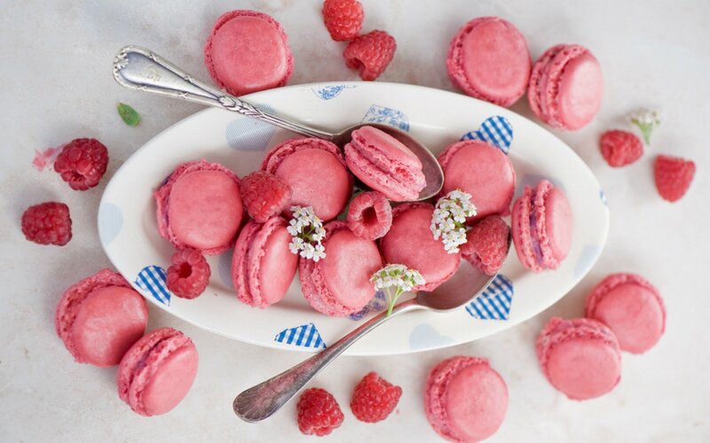 Pink Macarons with Raspberries — Delicate, Photograph