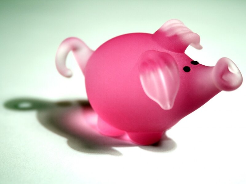 Pink piggy bank figurine