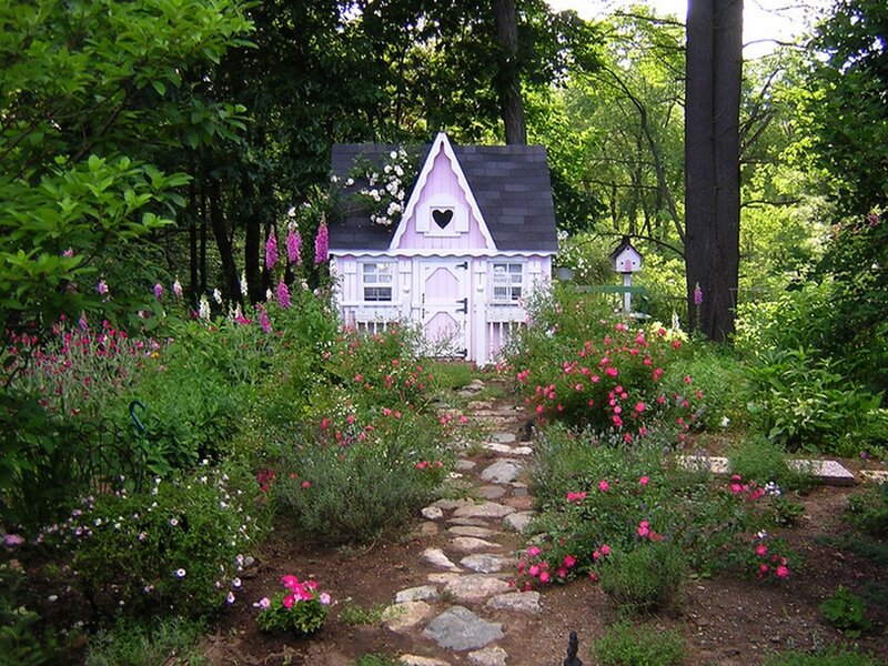 Pink Playhouse in Garden — Green