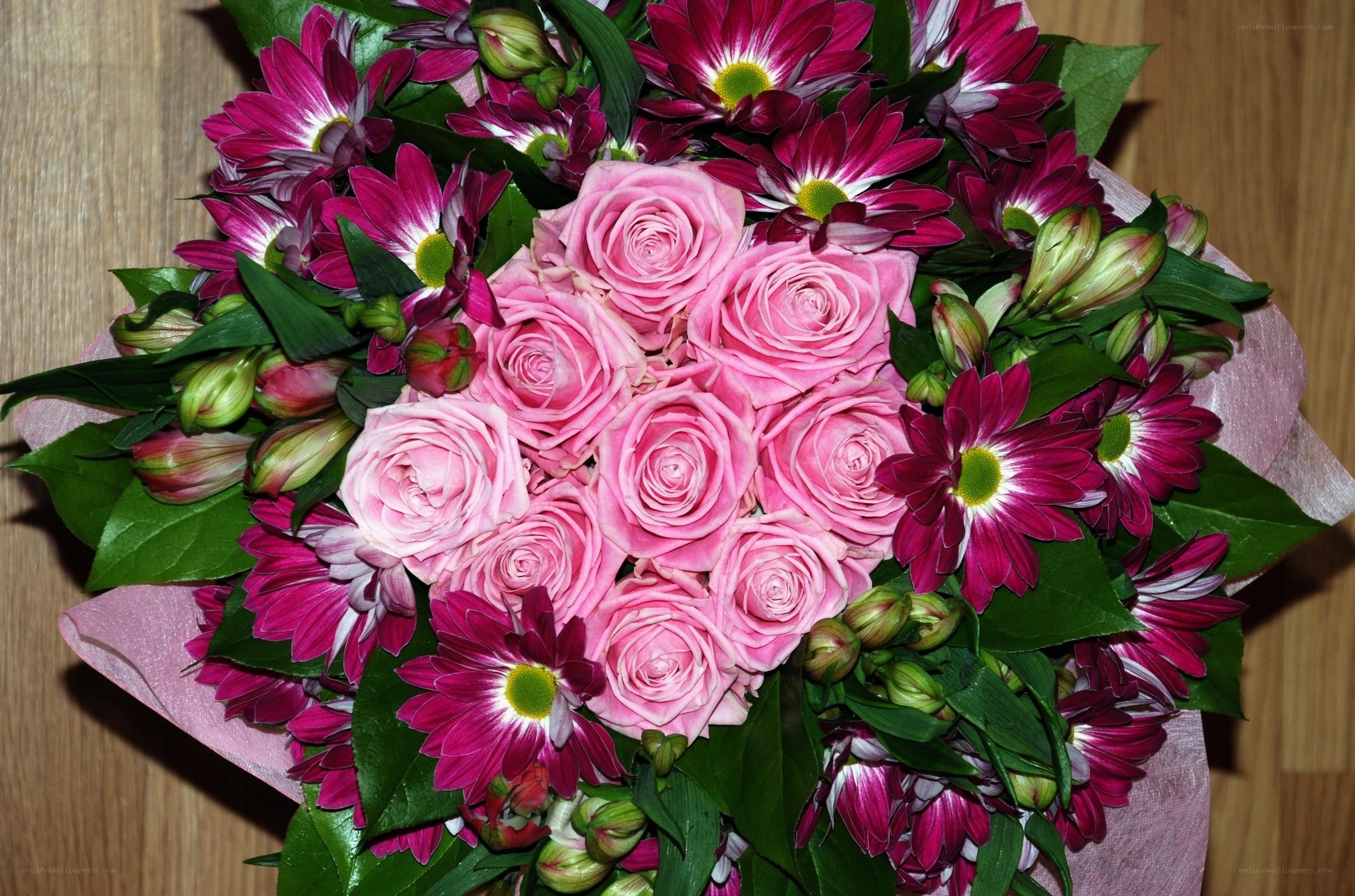 Pink rose and daisy bouquet