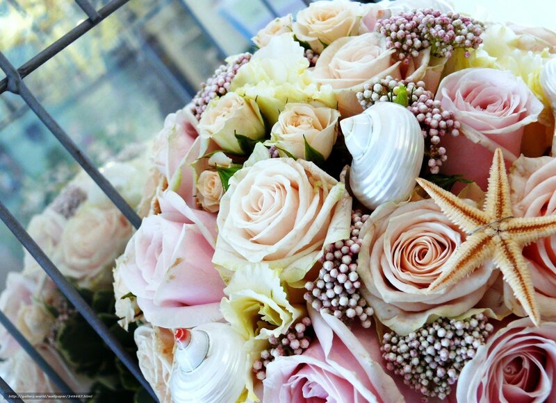 Pink rose bouquet with seashells