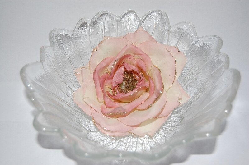 Pink rose in glass bowl