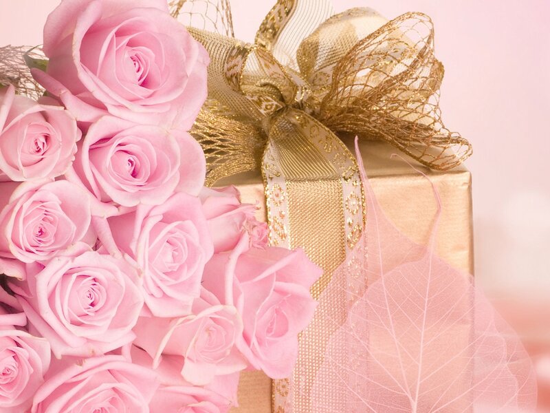 Pink Roses and Gift Box — Elegant, Photograph, Gift Box