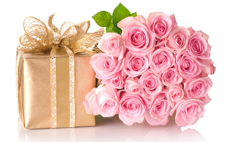 Pink Roses and Gift Box — Elegant, Photograph