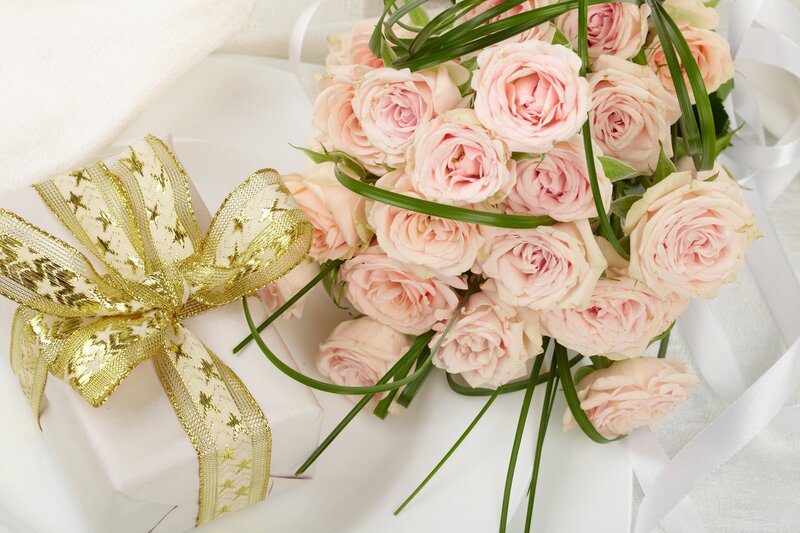 Pink Roses and Gift Box — Elegant