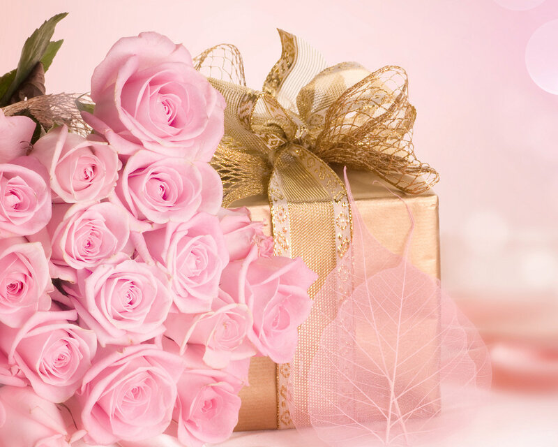 Pink Roses and Gift Box — Romantic