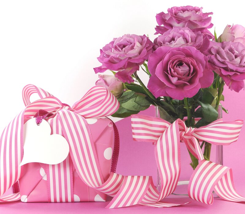 Pink Roses and Gift