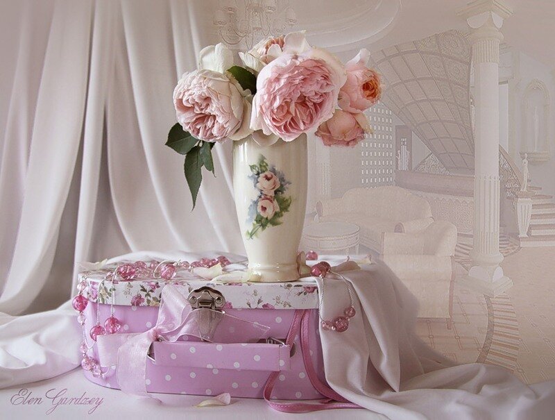 Pink roses in a vase