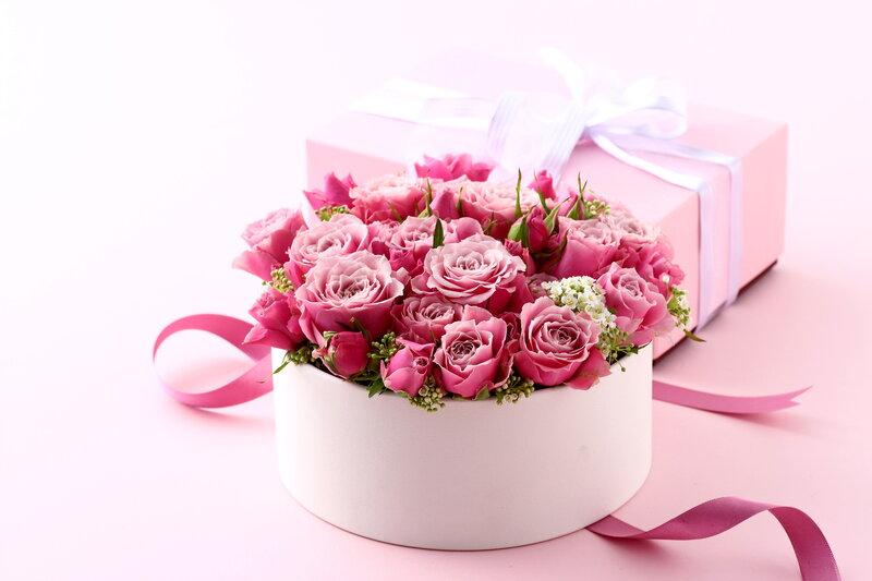 Pink Roses in Box — Calm, Photograph, Gift Box