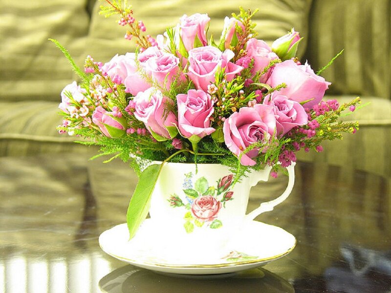 Pink Roses in Teacup — Calm