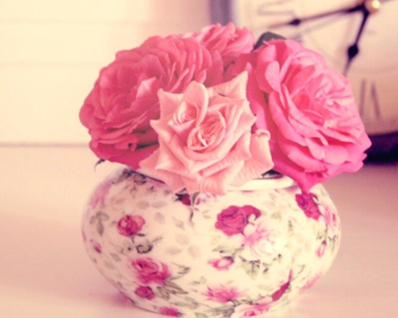 Pink Roses in Vase — Calm, Photograph, Clock