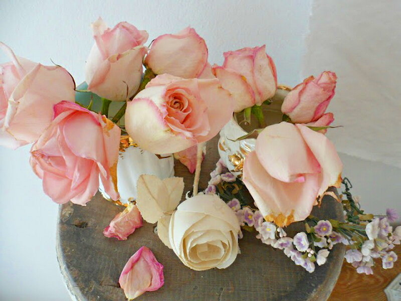 Pink Roses in Vase — Calm, Photograph, Wooden Surface