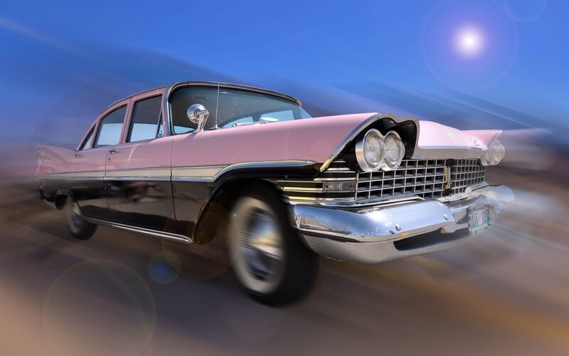 Pink Vintage Car — Dynamic