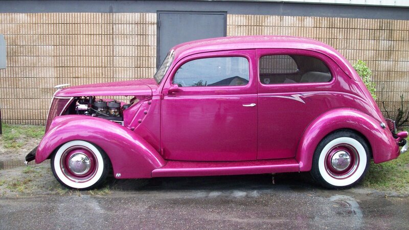 Pink Vintage Car — Magenta, Calm