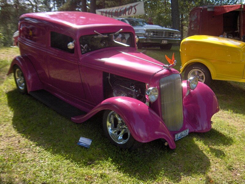Pink Vintage Car — Magenta